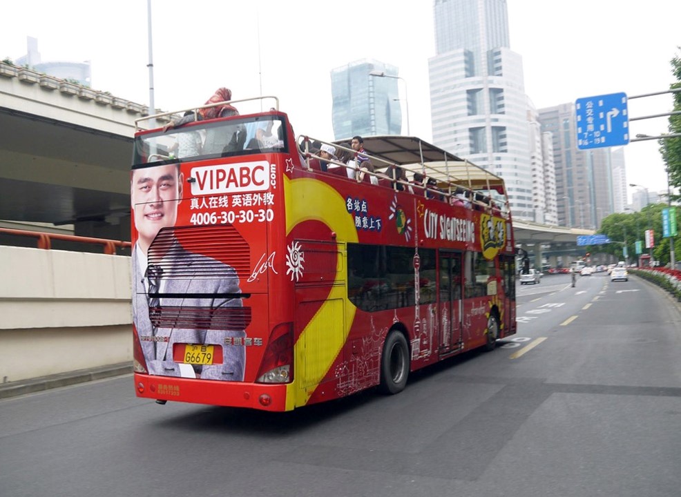 上海旅行车车身广告